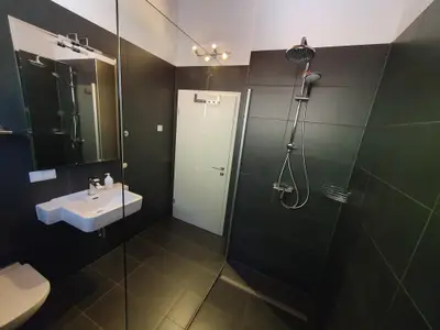 modernes Badezimmer