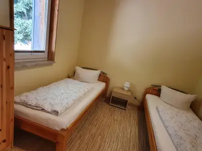 Schlafzimmer mit 2 Einzelbetten