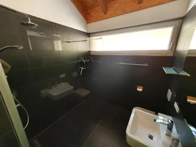 modernes Badezimmer