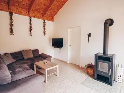 Wohnzimmer mit Kamin