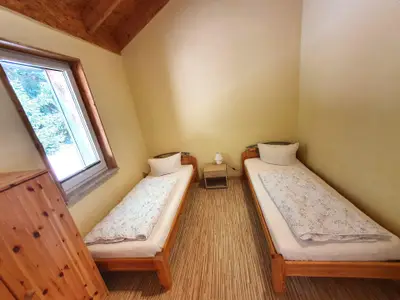 Schlafzimmer mit 2 Einzelbetten