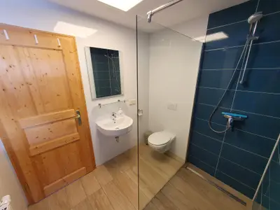 Bad mit WC und Dusche