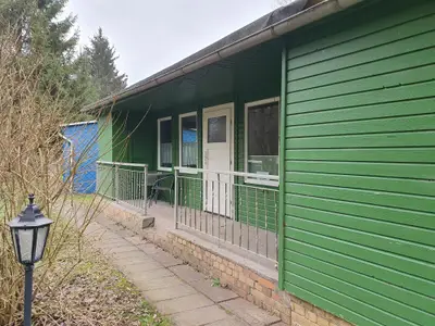 Grüner Bungalow