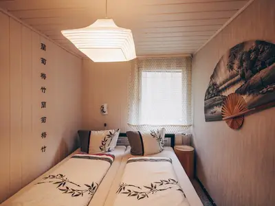 Schlafzimmer mit Doppelbett
