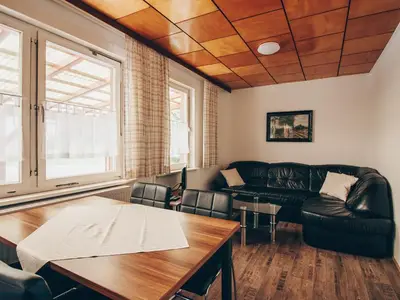 Wohnzimmer mit Essbereich