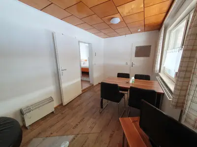 Wohnbereich mit Sitzgelegenheit