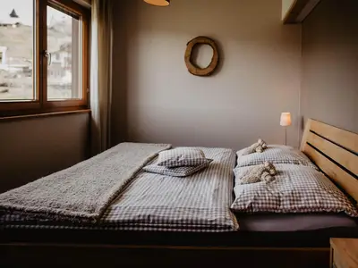 Schlafzimmer mit Doppelbett