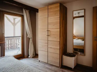 Kleiderschrank, Zugang zum Balkon