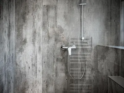 Bad mit Dusche und WC