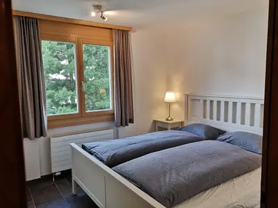 2 Schlafzimmer mit 180x200 Doppelbett