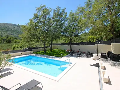 Villa Škura - privater Pool 32m2 und voll ausgestattete Sommerküche mit Grill & TV
