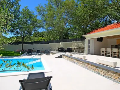 Villa Škura - privater Pool 32m2 und voll ausgestattete Sommerküche mit Grill & Toilette