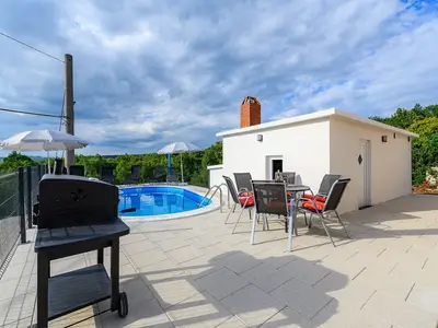 PoolOfHouse
