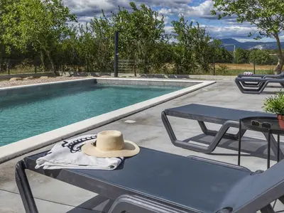 PoolOfHouse
