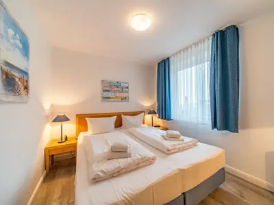 Schlafzimmer mit Doppelbett