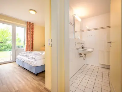 Flur mit Blick zum Badezimmer
