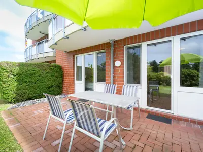 Terrasse mit Gartenmöbel