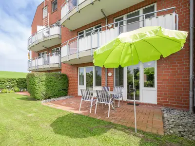 Terrasse mit Sonnenschirm