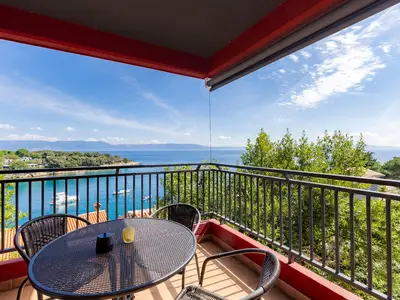 Balkon mit Ausblick auf die Insel Cres