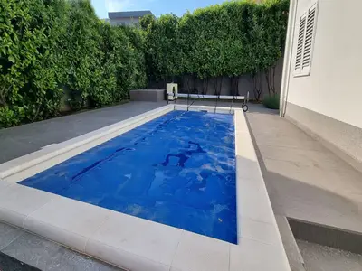 PoolOfHouse