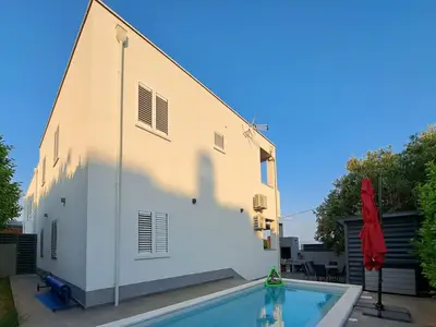 PoolOfHouse