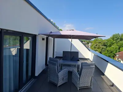 Terrasse mit Sitzgelegenheiten