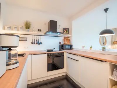 Küchenzeile mit Backofen