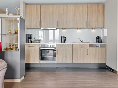 Küchenzeile mit Backofen