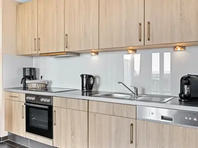 Küchenzeile mit Backofen