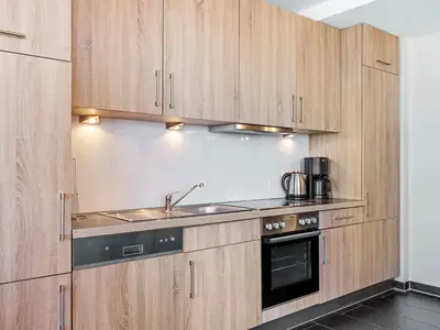 Küchenzeile mit Backofen