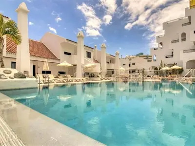 PoolOfHouse