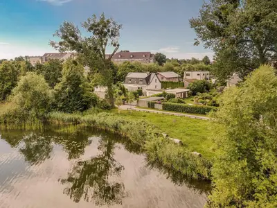 Ferienwohnung Lakeside House Drohnenaufnahme vom Haus und der Umgebung
