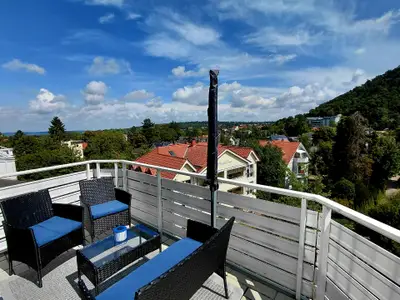 Sitzecke auf dem Balkon mit Blick auf Bad Harzburg