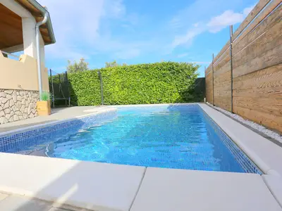 PoolOfHouse