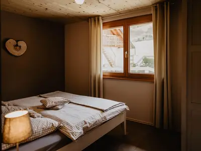 Schlafzimmer mit Doppelbett