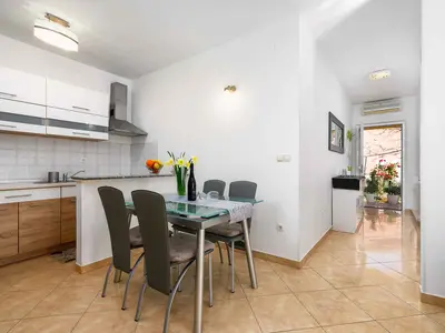 Ferienwohnung für 5 Personen (50 m²) in Murine 7/10