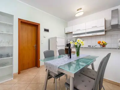 Ferienwohnung für 5 Personen (50 m²) in Murine 9/10
