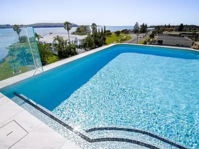 PoolOfHouse