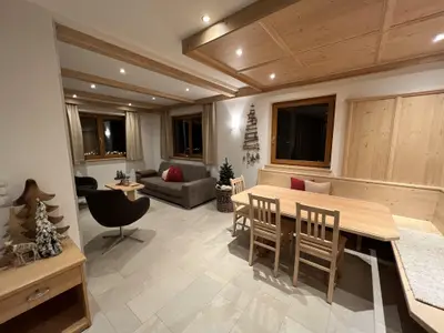 App 2 Wohnzimmer mit Essbereich