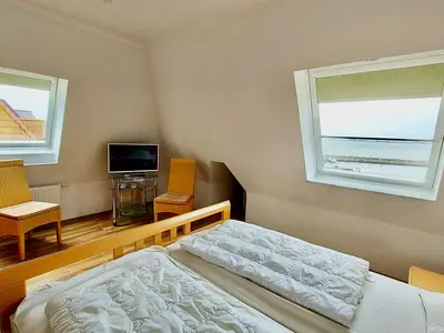 Schlafzimmer 1 mit Doppelbett