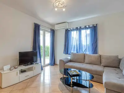 Ferienwohnung für 5 Personen (48 m²) in Karigador 1/10