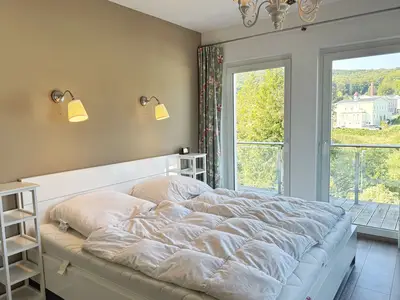 Schlafzimmer 1