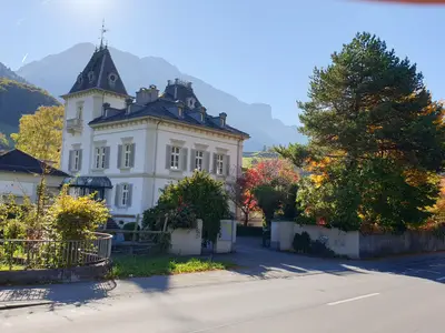 Zufahrt Weisse Villa