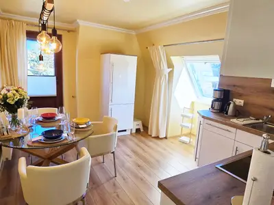 Küche mit Essbereich