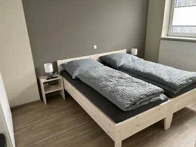 Schlafzimmer 1