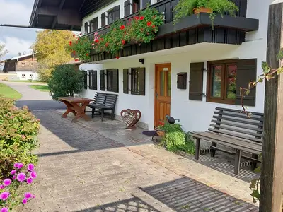 Außenansicht mit Eingangstüre zur Ferienwohnung