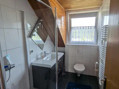 Badezimmer, Waschbecken, Fenster