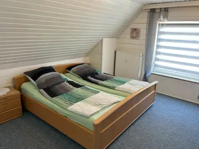Schlafzimmer 1