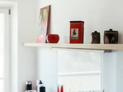 Küche im Detail mit integriertem Dunstabzug