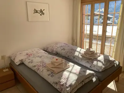 erstes Schlafzimmer / mit Schrank